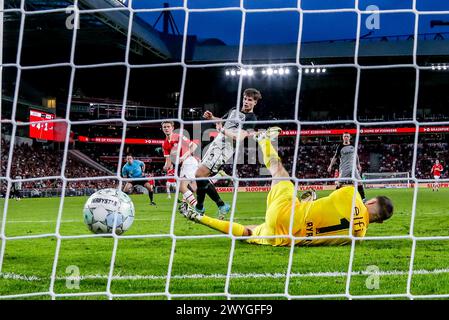 Eindhoven, Niederlande. April 2024. EINDHOVEN, NIEDERLANDE - 6. APRIL: Jesper Uneken von PSV erzielte 5-1 beim niederländischen Eredivisie-Spiel zwischen PSV und AZ im Philips Stadion am 6. April 2024 in Eindhoven, Niederlande. (Foto von /Orange Pictures) Credit: Orange Pics BV/Alamy Live News Stockfoto