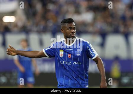 Linz, Österreich. April 2024. LINZ, ÖSTERREICH - 6. APRIL: Paul Mensah von Blau Weiss Linz während des Admiral-Bundesliga-Spiels zwischen FC Blau Weiss Linz und RZ Pellets Wolfsberger AC im Hofmann Personal Stadion am 6. April 2024 in Linz, Österreich .240406 SEPA 07 038 - 20240406 PD12788 Credit: APA-PictureDesk/Alamy Live News Stockfoto