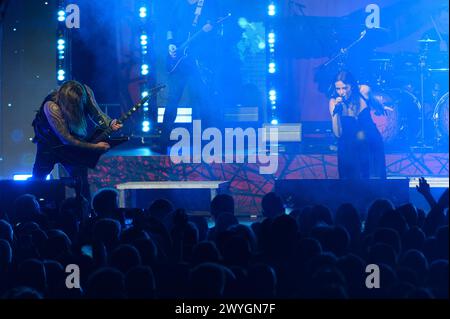 München, Deutschland. April 2024. München, 5. April 2024: Beyond the Black auf der Bühne während der Dancing in the Dark Tour 2024 in der Tonhalle, München. (Sven Beyrich/SPP) Credit: SPP Sport Press Photo. /Alamy Live News Stockfoto