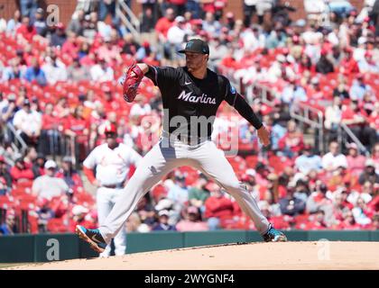 St. Louis, Usa. April 2024. Miami Marlins Starthörer Trevor Rogers liefert ein Pitch an die St. Louis Cardinals im ersten Inning im Busch Stadium in St. Louis am Samstag, 6. April 2024. Foto: Bill Greenblatt/UPI Credit: UPI/Alamy Live News Stockfoto