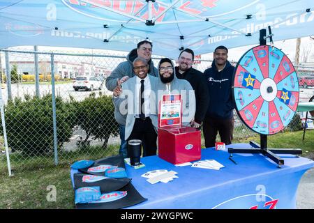 Middletown, NY, USA. April 2024. Warren Shelley bei der Veranstaltung „Tax Deadline“ im Reliable Accounting & Tax Preparation Office. Quelle: Steve Mack/Alamy Live News Stockfoto