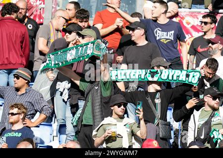 Rom, Italien. April 2024. Anhänger von Panathinaikos während des Spiels der Serie A TIM zwischen AS Roma und SS Lazio im Stadio Olimpico am 6. April 2024 in Rom. Quelle: Giuseppe Maffia/Alamy Live News Stockfoto