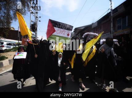 Budgam, Indien. April 2024. (Foto von Mubashir Hassan/Pacific Press) Credit: Pacific Press Media Production Corp./Alamy Live News Stockfoto