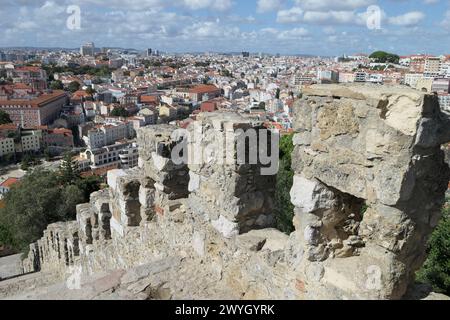 Herrliche Ausblicke auf Lissabon, Portugal, schmücken die Treppe hinunter vom St. George's Castle. Stockfoto