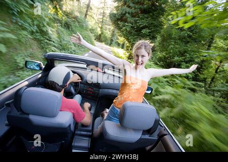 Junges Paar auf der Straße. Gipuzkoa, Euskadi. Stockfoto