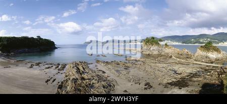 OS Castelos Felsformationen am Strand, Viveiro. Provinz Lugo, Galicien, Spanien. Stockfoto