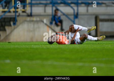 Denderleeuw, Belgien. April 2024. Mamadou Kone (20) von KMSK Deinze, dargestellt während eines Fußballspiels zwischen dem FC Dender und KMSK Deinze am 28. Spieltag der Challenger Pro League 2023-2024 am Samstag, 6. April 2024 in Denderleeuw, Belgien. Quelle: Sportpix/Alamy Live News Stockfoto