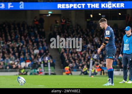 Dublin, Irland. April 2024. Ross Byrne von Leinster absolvierte eine Konvertierung während des Investec Champions Cup, dem Spiel der Achtelfinale zwischen Leinster Rugby und Leicester Tigers im Aviva Stadium in Dublin, Irland am 6. April 2024 (Foto: Andrew SURMA/ Credit: SIPA USA/Alamy Live News) Stockfoto