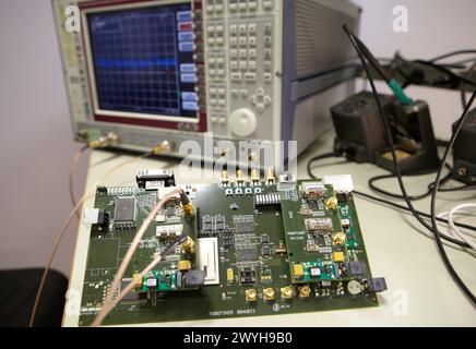 Entwicklungssystem für fortschrittliche GNSS-Galileo-Positionierungssystem-Empfänger, Electronics Lab, Tecnalia Research & Innovation, Zamudio, Bizkaia, Euskadi, Spanien. Stockfoto