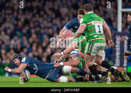 Dublin, Irland. April 2024. Caelan Doris aus Leinster mit einem Ball während des Investec Champions Cup, Achtelfinale zwischen Leinster Rugby und Leicester Tigers im Aviva Stadium in Dublin, Irland am 6. April 2024 (Foto: Andrew SURMA/ Credit: SIPA USA/Alamy Live News Stockfoto