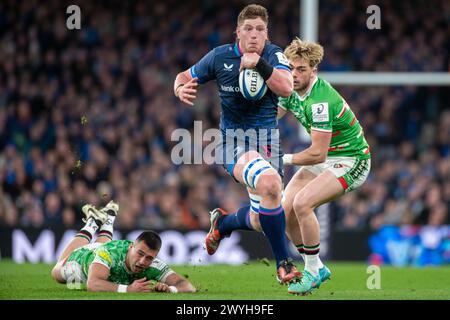 Dublin, Irland. April 2024. Joe McCarthy aus Leinster spielt mit dem Ball während des Investec Champions Cup, dem Spiel der Achtelfinale zwischen Leinster Rugby und Leicester Tigers im Aviva Stadium in Dublin, Irland am 6. April 2024 (Foto: Andrew SURMA/ Credit: SIPA USA/Alamy Live News) Stockfoto