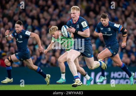Dublin, Irland. April 2024. Jamie Osborne aus Leinster spielt mit dem Ball während des Investec Champions Cup, dem Spiel im Achtelfinale zwischen Leinster Rugby und Leicester Tigers im Aviva Stadium in Dublin, Irland am 6. April 2024 (Foto: Andrew SURMA/ Credit: SIPA USA/Alamy Live News) Stockfoto