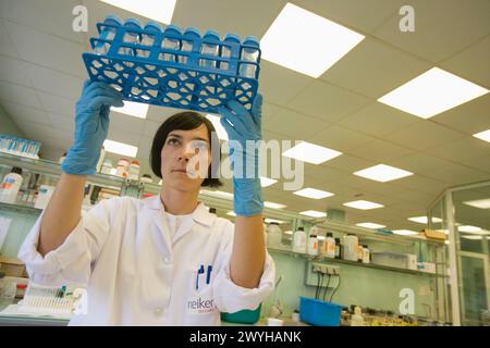 Analyse von Antibiotikaresistenzen in Honig, Labor für Agrarumweltsicherheit, Departamento de Agrosistemas y Recursos Naturales, Neiker Tecnalia, Instituto de Investigación y Desarrollo Agrario, Ganadero, Forestal y del Medio Natural, Euskadi, Spanien. Stockfoto