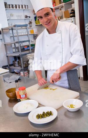 Gurken, Lachstartar. Luis Irizar Kochschule. Donostia, Gipuzkoa, Baskenland, Spanien. Stockfoto