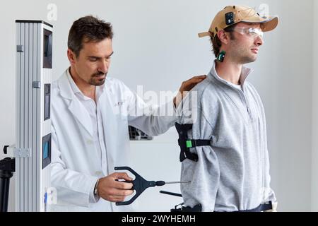 EXODYN-Projekt, Exoskelette zur Prävention von Erkrankungen des Bewegungsapparates in Arbeitsumgebungen, Unit of Health, Technology Centre, Tecnalia Research & Innovation, Donostia, San Sebastian, Gipuzkoa, Baskenland, Spanien. Stockfoto