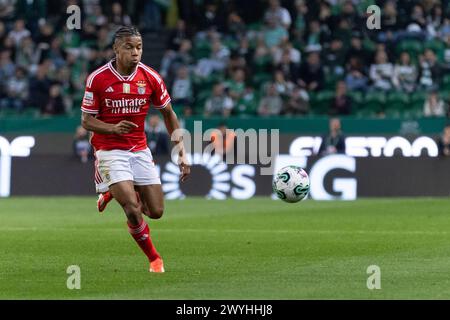 April 2024. Lissabon, Portugal. Benficas Stürmer aus Brasilien David NERES (7) in Aktion während des Spieltags 28 der Liga Portugal Betclic, Sporting CP gegen SL Benfica Credit: Alexandre de Sousa/Alamy Live News Stockfoto