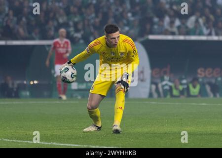 April 2024. Lissabon, Portugal. Benficas Torhüter aus der Ukraine Anatoliy Trubin (1) im Spiel des 28. Spieltags der Liga Portugal Betclic, Sporting CP gegen SL Benfica Credit: Alexandre de Sousa/Alamy Live News Stockfoto