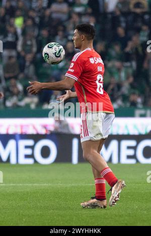 April 2024. Lissabon, Portugal. Benficas Verteidiger aus Dänemark Alexander Bah (6) im Spiel des 28. Spieltags der Liga Portugal Betclic, Sporting CP gegen SL Benfica Credit: Alexandre de Sousa/Alamy Live News Stockfoto