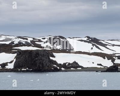 Growler (kleine Eisberge) in Maxwell Bay. King George Island, South Shetlands, Antarktis Stockfoto