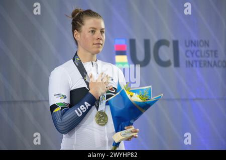 Los Angeles, Kalifornien, USA. April 2024. Jennifer Valente aus den Vereinigten Staaten, Siegerin und Goldmedaillengewinnerin im Women's Points Rennen. Dies war ihre dritte Goldmedaille des Wettbewerbs. Quelle: Casey B. Gibson/Alamy Live News Stockfoto