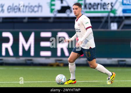 Rotterdam, Niederlande. April 2024. ROTTERDAM, NIEDERLANDE - 2. APRIL: Joey Veerman von PSV im Rahmen des niederländischen Eredivisie-Spiels zwischen Excelsior Rotterdam und PSV im Van Donge en de Roo stadion am 2. April 2024 in Rotterdam, Niederlande. (Foto von Joris Verwijst/Orange Pictures) Credit: Orange Pics BV/Alamy Live News Stockfoto