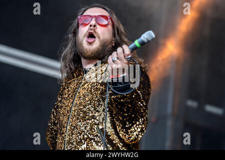 Der belgische Künstler Romano Nervoso lebt in Brüssel | Fete de la musique dans le Parc du Cinquantenaire. Romano Nervoso le chanteur belge en Concert Stockfoto