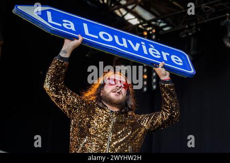 Der belgische Künstler Romano Nervoso lebt in Brüssel | Fete de la musique dans le Parc du Cinquantenaire. Romano Nervoso le chanteur belge en Concert Stockfoto