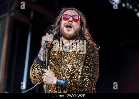Der belgische Künstler Romano Nervoso lebt in Brüssel | Fete de la musique dans le Parc du Cinquantenaire. Romano Nervoso le chanteur belge en Concert Stockfoto
