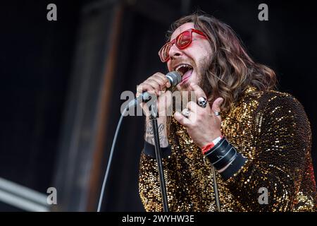 Der belgische Künstler Romano Nervoso lebt in Brüssel | Fete de la musique dans le Parc du Cinquantenaire. Romano Nervoso le chanteur belge en Concert Stockfoto