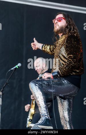 Der belgische Künstler Romano Nervoso lebt in Brüssel | Fete de la musique dans le Parc du Cinquantenaire. Romano Nervoso le chanteur belge en Concert Stockfoto