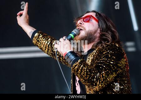 Der belgische Künstler Romano Nervoso lebt in Brüssel | Fete de la musique dans le Parc du Cinquantenaire. Romano Nervoso le chanteur belge en Concert Stockfoto