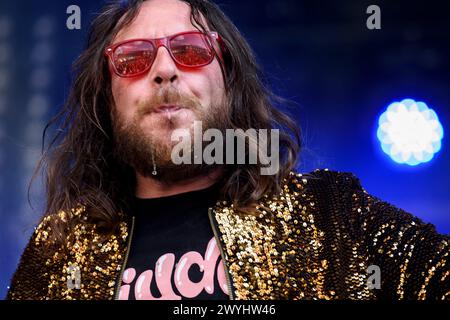 Der belgische Künstler Romano Nervoso lebt in Brüssel | Fete de la musique dans le Parc du Cinquantenaire. Romano Nervoso le chanteur belge en Concert Stockfoto