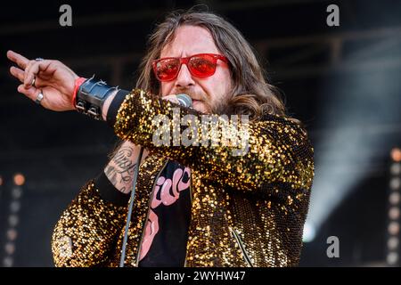 Der belgische Künstler Romano Nervoso lebt in Brüssel | Fete de la musique dans le Parc du Cinquantenaire. Romano Nervoso le chanteur belge en Concert Stockfoto