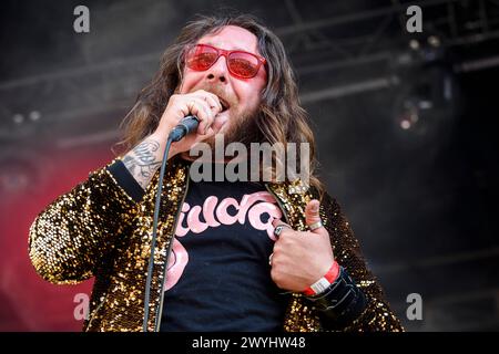 Der belgische Künstler Romano Nervoso lebt in Brüssel | Fete de la musique dans le Parc du Cinquantenaire. Romano Nervoso le chanteur belge en Concert Stockfoto