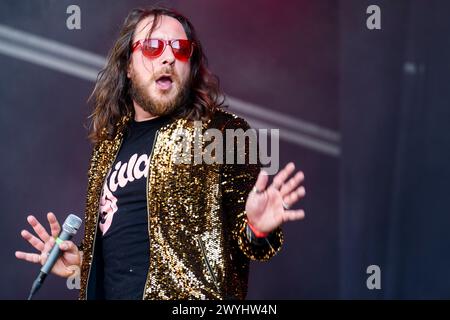 Der belgische Künstler Romano Nervoso lebt in Brüssel | Fete de la musique dans le Parc du Cinquantenaire. Romano Nervoso le chanteur belge en Concert Stockfoto