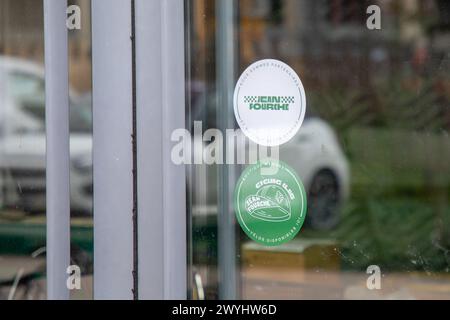 Bordeaux , Frankreich - 04 02 2024 : jean fourche Logo-Schild auf der Eingangstür französisches Markenzeichen Stockfoto