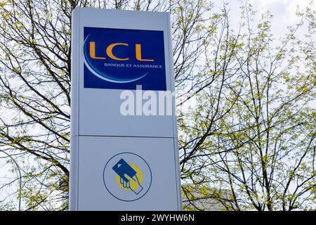 Bordeaux , Frankreich - 04 04 2024 : lcl-Logo und Textzeichen le Credit Lyonnais Banque et Assurance französische Bankmarkenbeschilderung Stockfoto