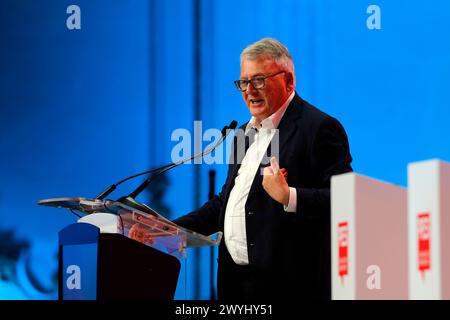 Bukarest, Rumänien. April 2024. Nicolas Schmit, EU-Kommissar für Beschäftigung und soziale Rechte, spricht am 6. April 2024 im Parlamentspalast in Bukarest (Rumänien) auf einem Treffen der Führer der Partei der europäischen Sozialisten (SPE). Quelle: Cristian Cristel/Xinhua/Alamy Live News Stockfoto