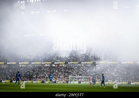 Antwerpen, Belgien. April 2024. Die Abbildung zeigt den Beginn eines Fußballspiels zwischen Royal Antwerp FC und KRC Genk am Samstag, den 6. April 2024 in Antwerpen, am 2. Tag (von 10) der Play-offs der Champions der ersten Liga der „Jupiler Pro League“ 2023-2024 der belgischen Meisterschaft. BELGA FOTO TOM GOYVAERTS Credit: Belga Nachrichtenagentur/Alamy Live News Stockfoto