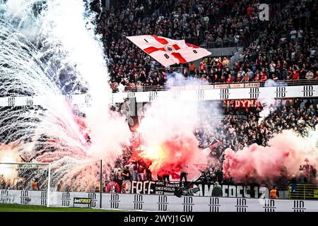 Antwerpen, Belgien. April 2024. Die Fans Antwerpens wurden am Samstag, den 06. April 2024 in Antwerpen zu Beginn eines Fußballspiels zwischen Royal Antwerp FC und KRC Genk am 2. Tag (von 10) der Play-offs der Champions der ersten Liga der belgischen Meisterschaft 2023-2024 (Jupiler Pro League) vorgestellt. BELGA FOTO TOM GOYVAERTS Credit: Belga Nachrichtenagentur/Alamy Live News Stockfoto