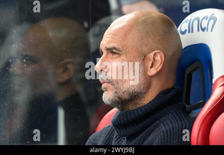 London, Großbritannien. April 2024 - Crystal Palace gegen Manchester City - Premier League - Selhurst Park. Manchester City Manager Pep Guardiola. Bildnachweis: Mark Pain / Alamy Live News Stockfoto