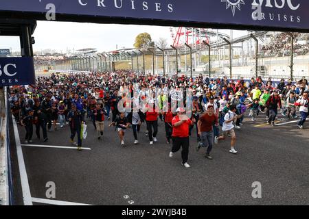 Suzuka, Japon. April 2024. Fans während des Formel 1 MSC Cruises Japan Grand Prix 2024, 4. Runde der Formel-1-Weltmeisterschaft 2024 vom 5. Bis 7. April 2024 auf dem Suzuka International Racing Course in Suzuka, Japan - Foto DPPI Credit: DPPI Media/Alamy Live News Stockfoto