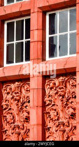 Cardiff Bay, Cardiff, Wales 25. September 2023: Architektonische Details des Pierhead Building (1897), das ein bekanntes Wahrzeichen der Cardiff Bay ist Stockfoto