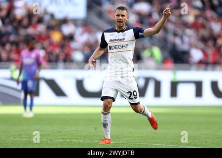 Mailand, Italien. April 2024. Alexis Blin von uns Lecce gibt während des Fußballspiels der Serie A zwischen dem AC Milan und uns Lecce am 6. April 2024 im Stadio Giuseppe Meazza in Mailand, Italien. Quelle: Marco Canoniero/Alamy Live News Stockfoto