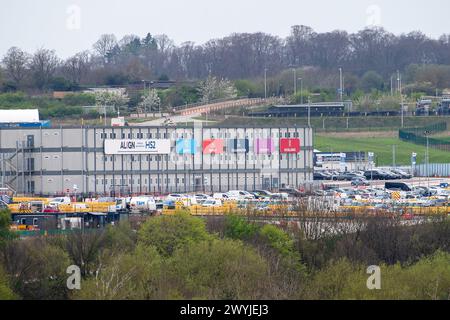 West Hyde, Großbritannien. April 2024. Der HS2 High Speed Rail Chiltern Tunnel South Portal in West Hyde, Hertfordshire, wo sich die HS2 Viaduct Pre Cast Factory befindet. Die beiden Doppelbohrmaschinen Florence und Cecilia, die 2021 vom Standort neben der M25 bei Maple Cross gestartet wurden, haben nun den Tunnelbau der zehn Meilen langen HS2 Chilterns Tunnel abgeschlossen und sind am HS2 North Portal in South Heath, Buckinghamshire, ausgebrochen. Quelle: Maureen McLean/Alamy Live News Stockfoto