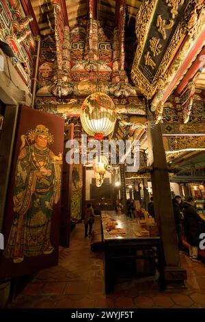 Eintritt zum Bao'an Tempel bei Nacht Stockfoto