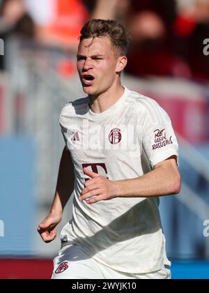 HEIDENHEIM, DEUTSCHLAND - 06. APRIL: Joshua Kimmich von Bayern München reagiert während des Bundesliga-Spiels zwischen 1. FC Heidenheim 1846 und FC Bayern München in der Voith-Arena am 06. April 2024 in Heidenheim. © diebilderwelt / Alamy Stock © diebilderwelt / Alamy Stock Stockfoto