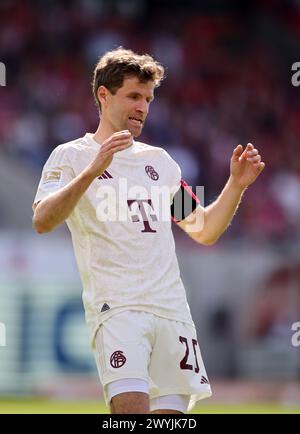 HEIDENHEIM, DEUTSCHLAND - 06. APRIL: Thomas Müller von Bayern München enttäuscht während des Bundesliga-Spiels zwischen 1. FC Heidenheim 1846 und FC Bayern München in der Voith-Arena am 06. April 2024 in Heidenheim. © diebilderwelt / Alamy Stock © diebilderwelt / Alamy Stock Stockfoto