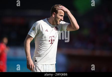 HEIDENHEIM, DEUTSCHLAND - 06. APRIL: Harry Kane von Bayern München enttäuscht während des Bundesliga-Spiels zwischen 1. FC Heidenheim 1846 und FC Bayern München in der Voith-Arena am 06. April 2024 in Heidenheim. © diebilderwelt / Alamy Stock © diebilderwelt / Alamy Stock Stockfoto