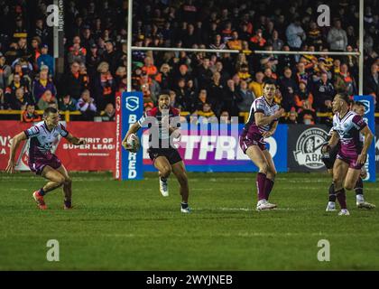 Castleford, Yorkshire, Großbritannien. April 2024. Super League Rugby: Castleford Tigers gegen Salford Red Devils im Ming-A-hose Jungle Stadium. NENE MACDO Stockfoto